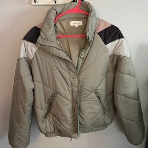 Wishlist retro puffer jacket. Size M/L